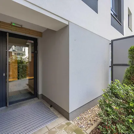 Διαμέρισμα Lazurowa Charming With Parking & Garden In By Renters Βαρσοβία