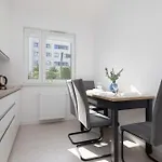 Appartement Lazurowa Charming With Parking & Garden In By Renters
