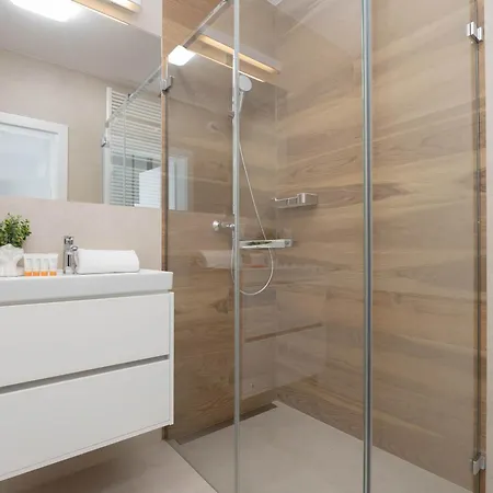 Lazurowa Charming With Parking & Garden In By Renters דירה ורשה