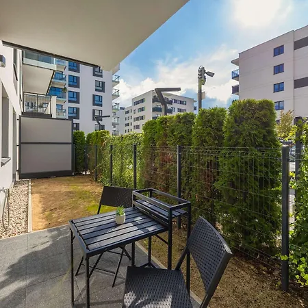 Apartman Lazurowa Charming With Parking & Garden In By Renters Varsó